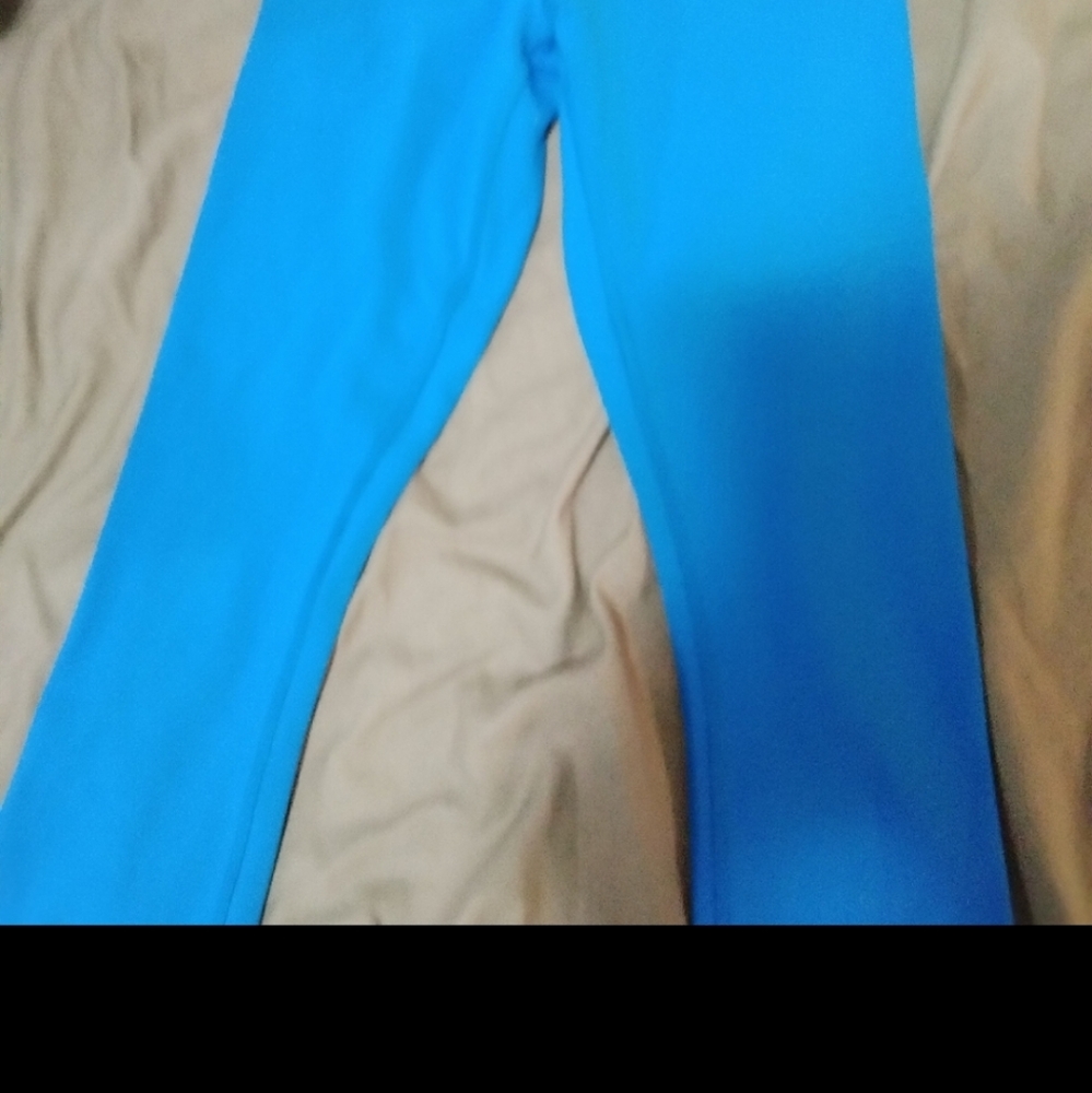 Size 2 lulu lemon Capri leggings - Picture 2 of 4